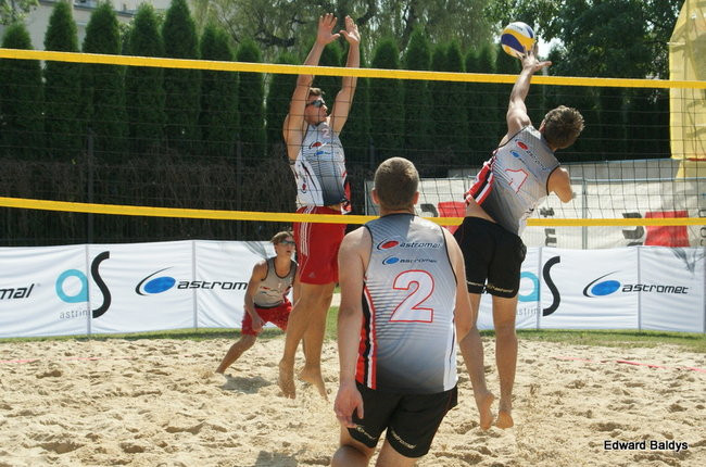 Zacięta walka zamiast plażowania (zdjęcia)