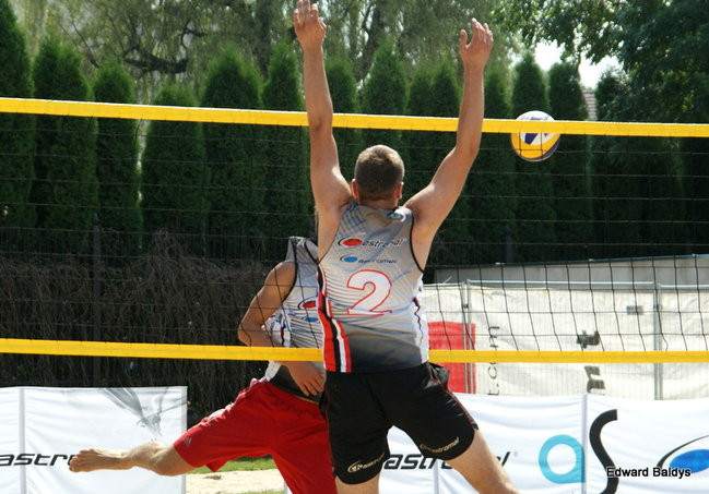 Zacięta walka zamiast plażowania (zdjęcia)