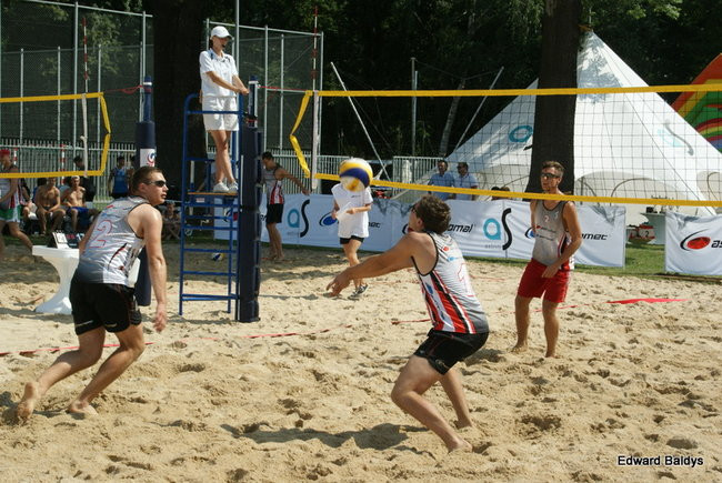 Zacięta walka zamiast plażowania (zdjęcia)