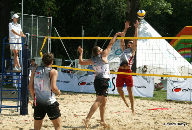 Zacięta walka zamiast plażowania (zdjęcia)