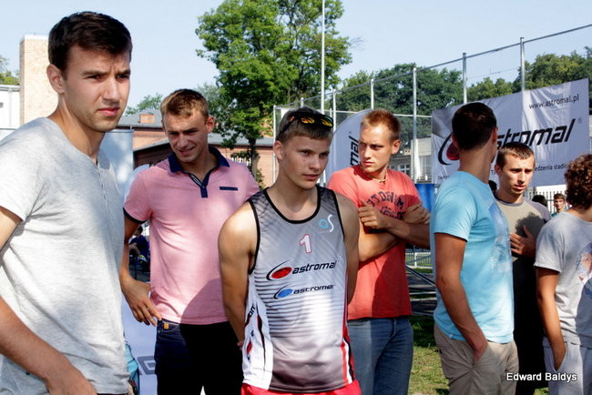 Zacięta walka zamiast plażowania (zdjęcia)