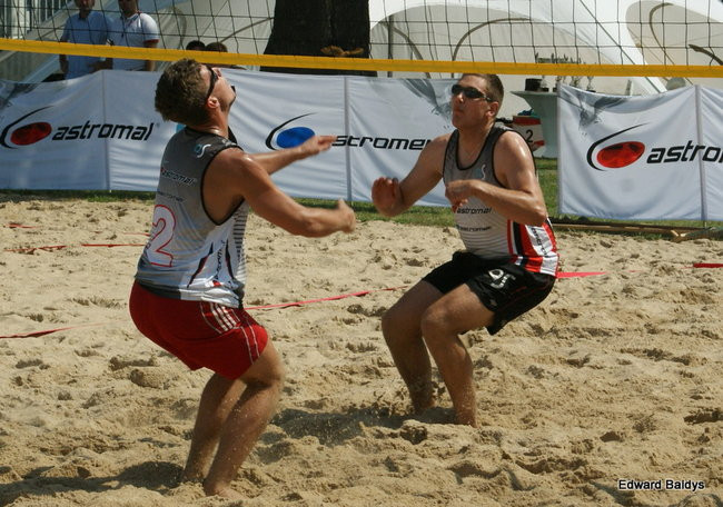 Zacięta walka zamiast plażowania (zdjęcia)