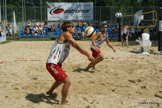 Zacięta walka zamiast plażowania (zdjęcia)