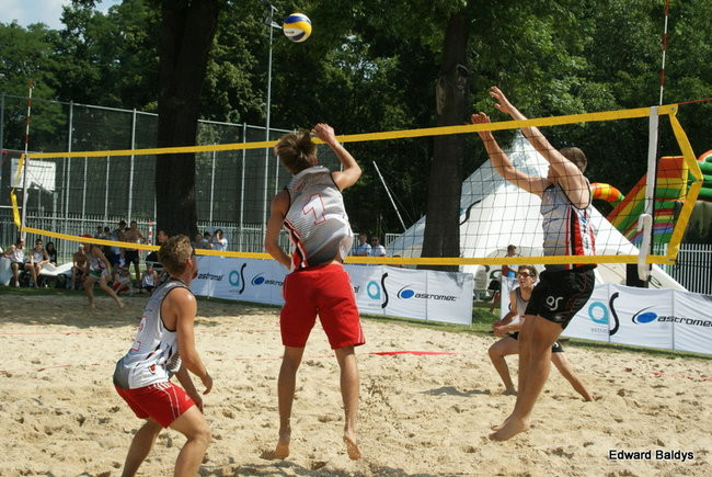 Zacięta walka zamiast plażowania (zdjęcia)