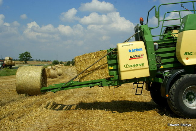 Prasa do słomy w podróży po Europie