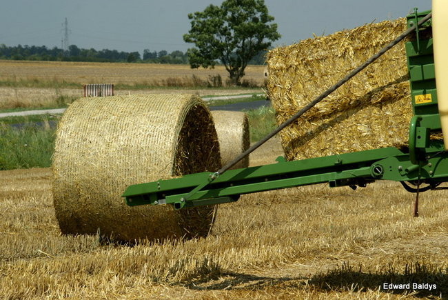 Prasa do słomy w podróży po Europie
