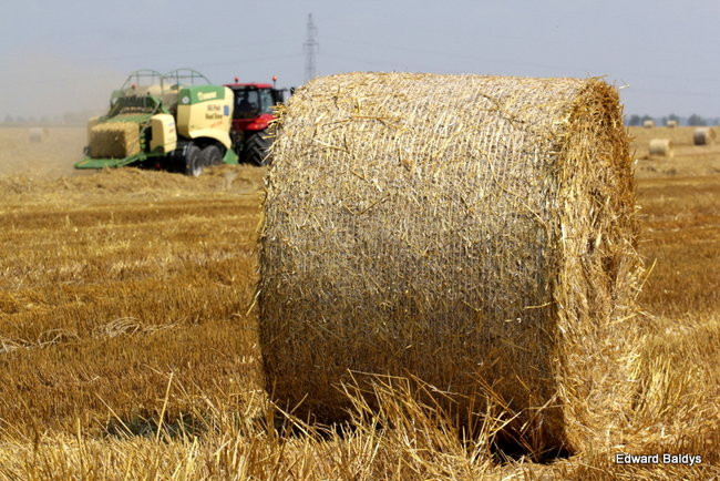 Prasa do słomy w podróży po Europie