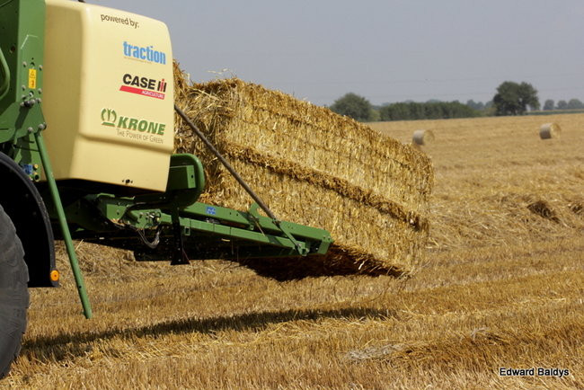 Prasa do słomy w podróży po Europie