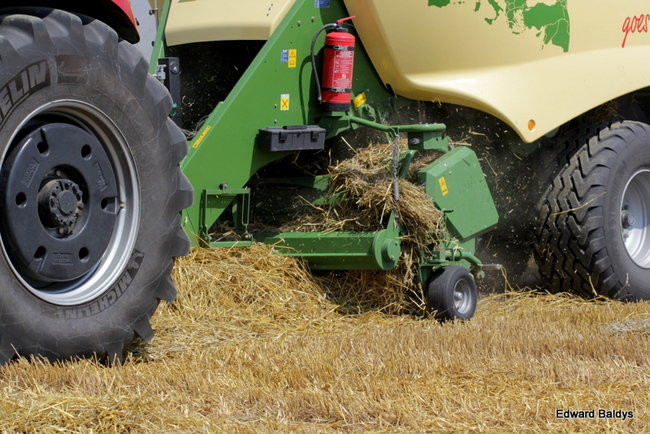 Prasa do słomy w podróży po Europie