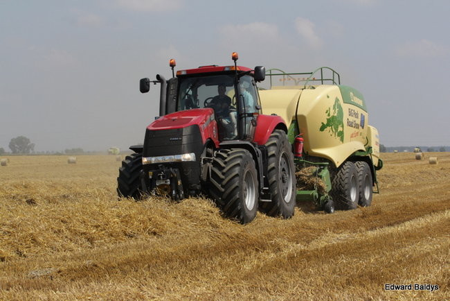 Prasa do słomy w podróży po Europie