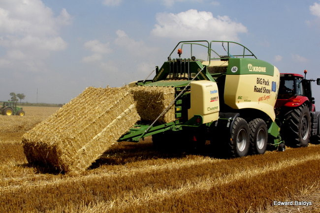 Prasa do słomy w podróży po Europie