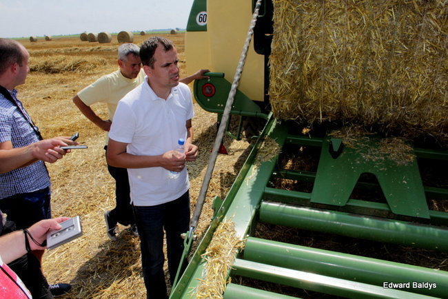 Prasa do słomy w podróży po Europie