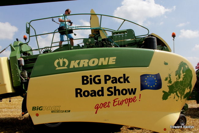 Prasa do słomy w podróży po Europie