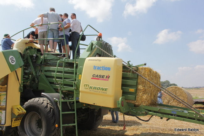 Prasa do słomy w podróży po Europie