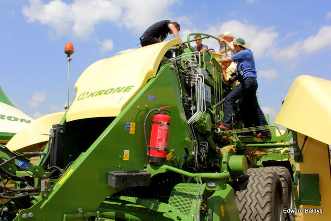 Prasa do słomy w podróży po Europie