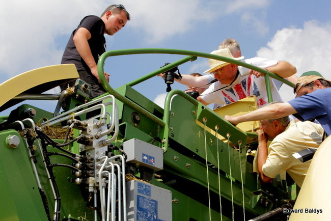 Prasa do słomy w podróży po Europie