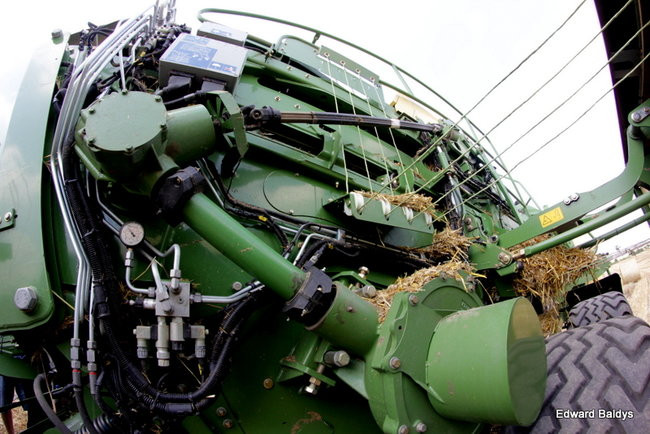 Prasa do słomy w podróży po Europie