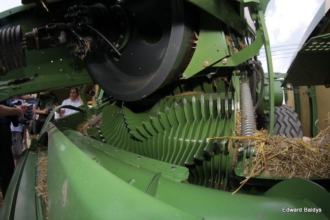 Prasa do słomy w podróży po Europie