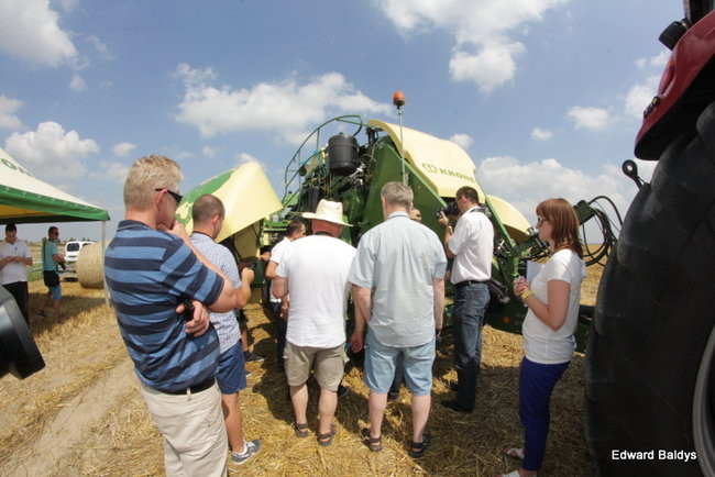 Prasa do słomy w podróży po Europie