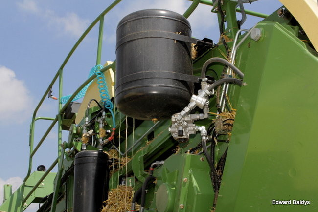 Prasa do słomy w podróży po Europie