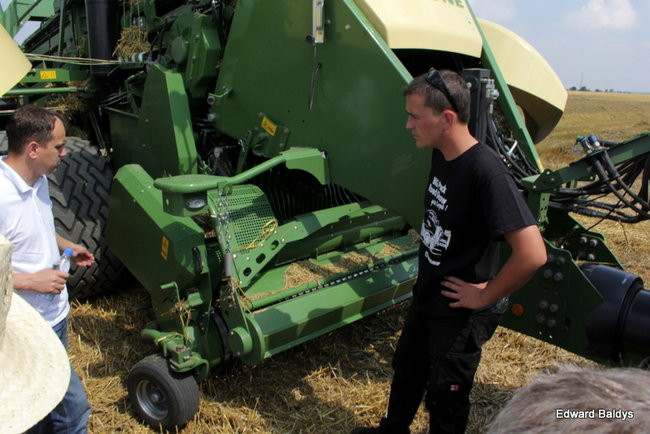 Prasa do słomy w podróży po Europie