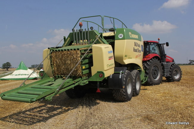 Prasa do słomy w podróży po Europie