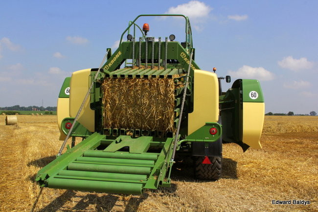 Prasa do słomy w podróży po Europie