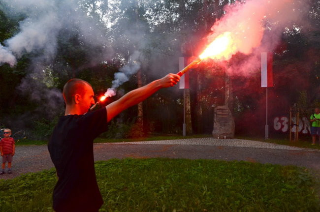 Race pod pomnikiem (zdjęcia)