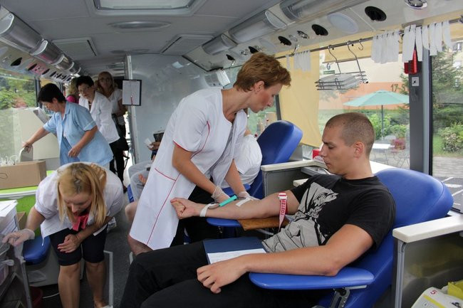 Pomagają Mateuszowi (zdjęcia)