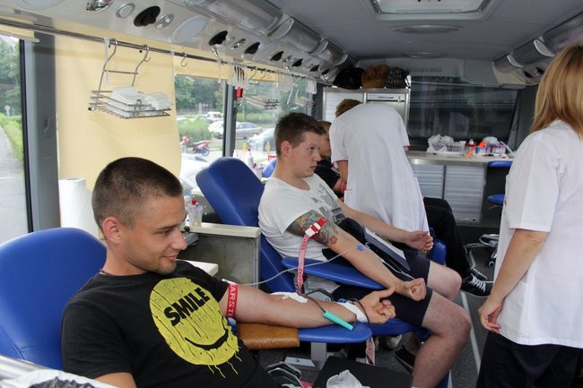 Pomagają Mateuszowi (zdjęcia)