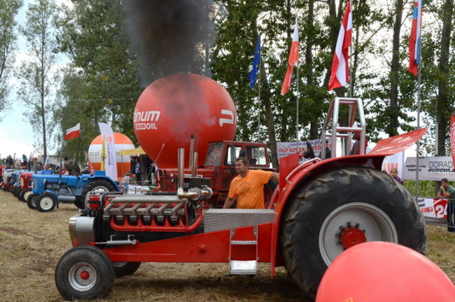 Ciągniki terkoczą w Wilkowicach (zdjęcia)