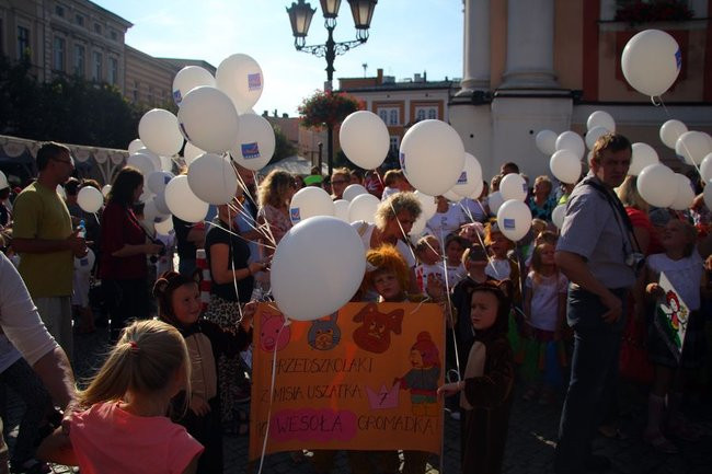Tłumy wiwatowały na cześć króla (zdjęcia)