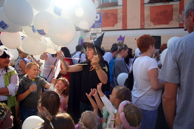 Tłumy wiwatowały na cześć króla (zdjęcia)