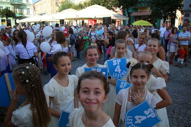 Tłumy wiwatowały na cześć króla (zdjęcia)