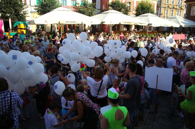 Tłumy wiwatowały na cześć króla (zdjęcia)