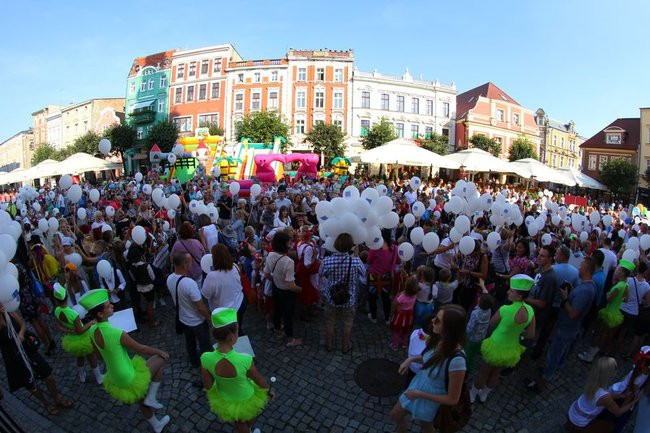 Tłumy wiwatowały na cześć króla (zdjęcia)