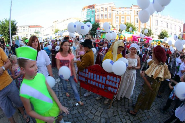 Tłumy wiwatowały na cześć króla (zdjęcia)