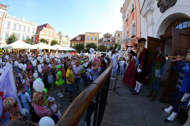 Tłumy wiwatowały na cześć króla (zdjęcia)