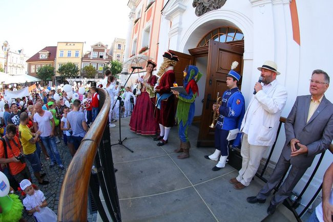 Tłumy wiwatowały na cześć króla (zdjęcia)