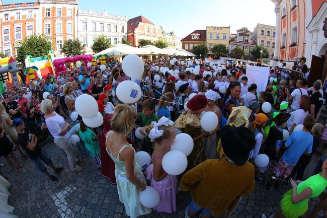 Tłumy wiwatowały na cześć króla (zdjęcia)