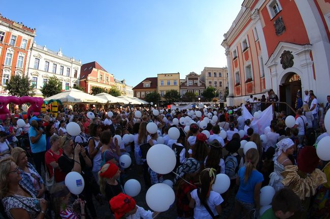 Tłumy wiwatowały na cześć króla (zdjęcia)