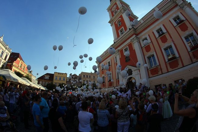 Tłumy wiwatowały na cześć króla (zdjęcia)