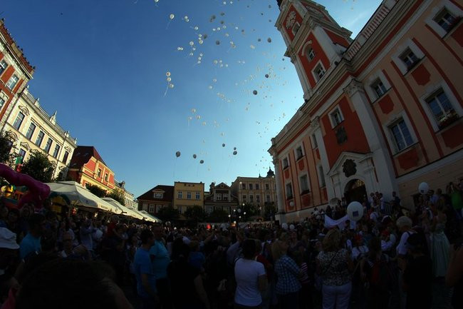 Tłumy wiwatowały na cześć króla (zdjęcia)