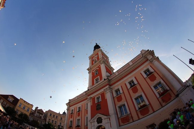Tłumy wiwatowały na cześć króla (zdjęcia)