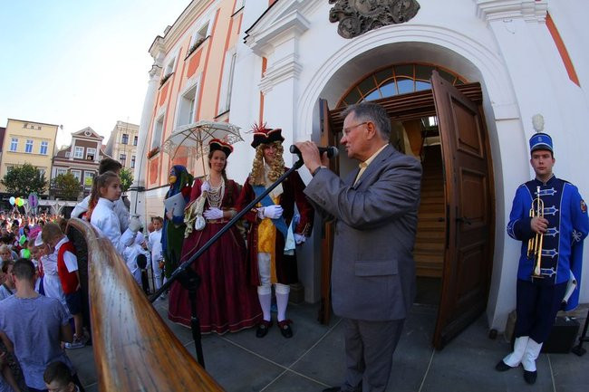 Tłumy wiwatowały na cześć króla (zdjęcia)