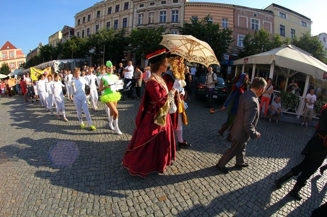 Tłumy wiwatowały na cześć króla (zdjęcia)