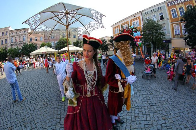 Tłumy wiwatowały na cześć króla (zdjęcia)