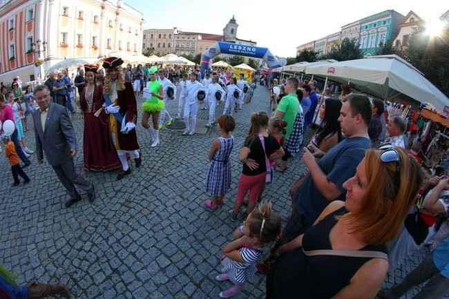 Tłumy wiwatowały na cześć króla (zdjęcia)