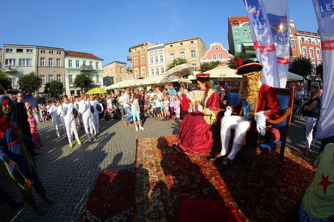 Tłumy wiwatowały na cześć króla (zdjęcia)