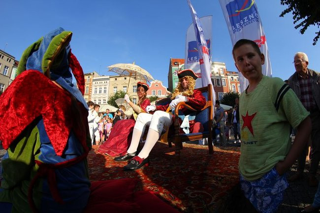 Tłumy wiwatowały na cześć króla (zdjęcia)